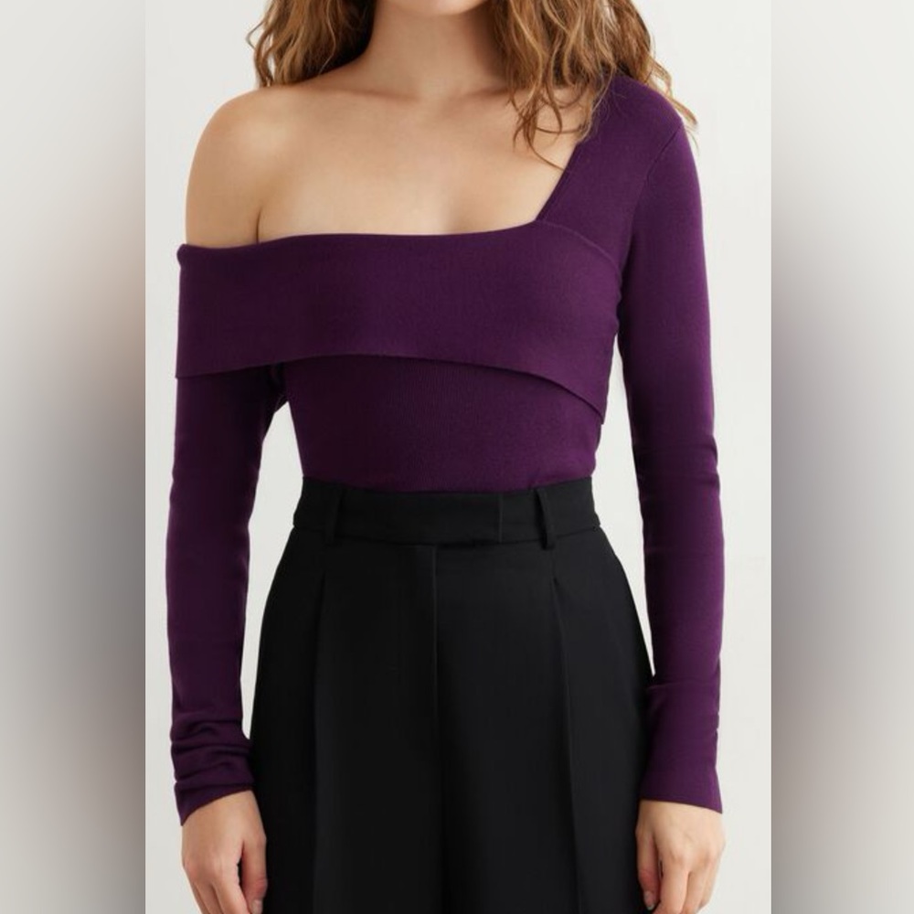Off the shoulder long sleeve top